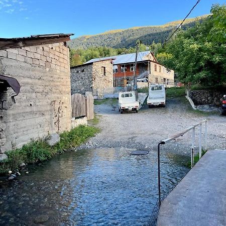 Irma Beso & Aleko Khergianis Guesthouse Mestia Exterior photo