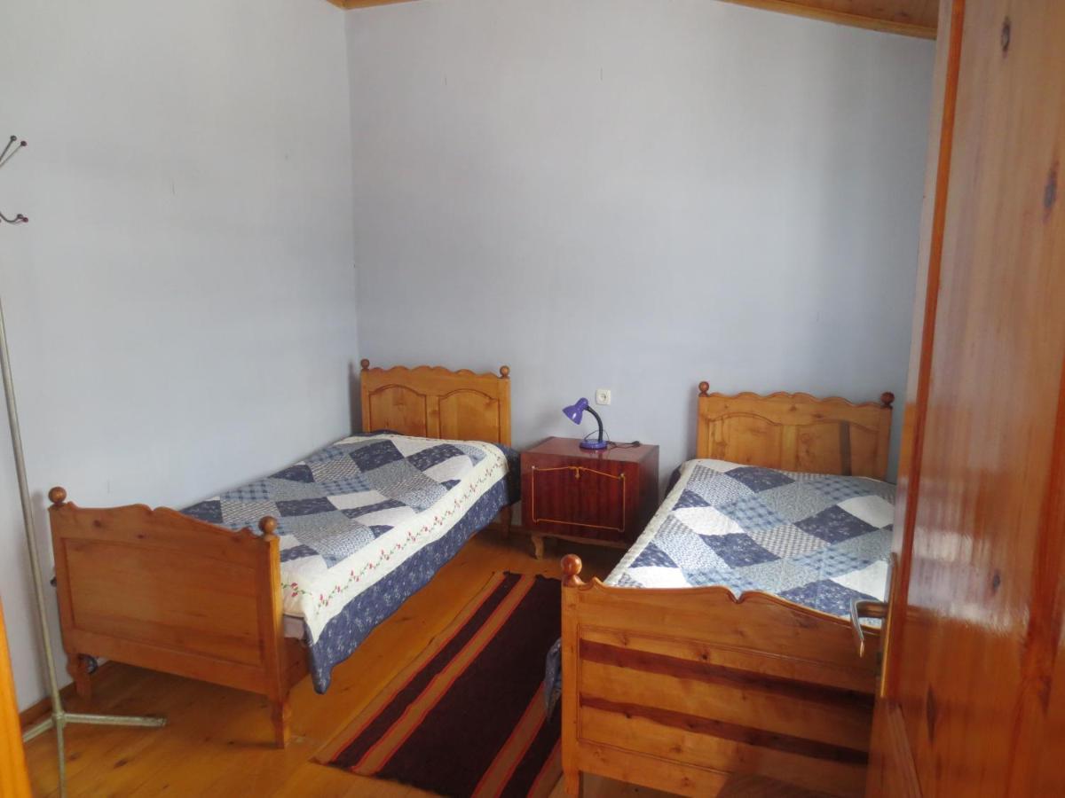 Irma Beso & Aleko Khergianis Guesthouse Mestia Exterior photo