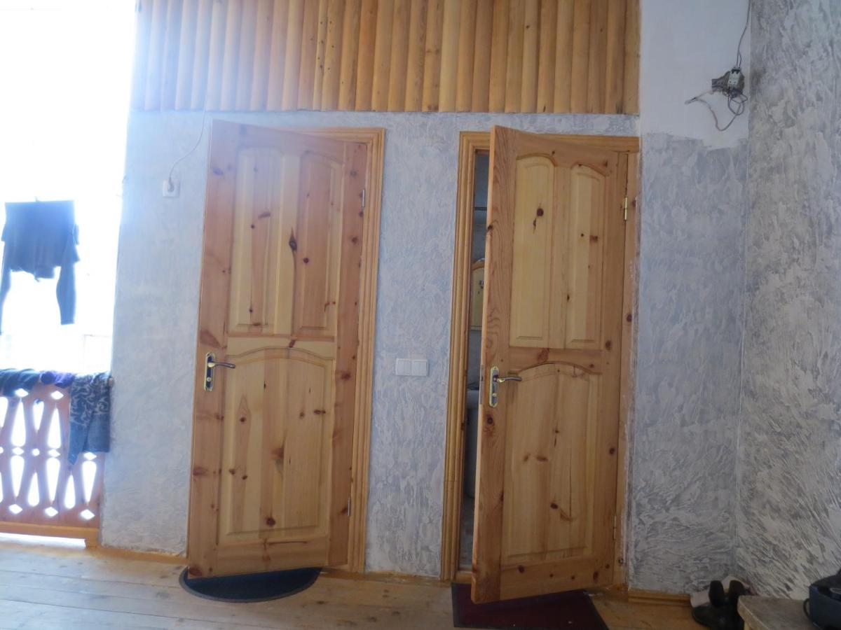 Irma Beso & Aleko Khergianis Guesthouse Mestia Exterior photo
