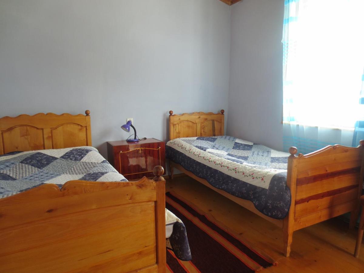Irma Beso & Aleko Khergianis Guesthouse Mestia Exterior photo
