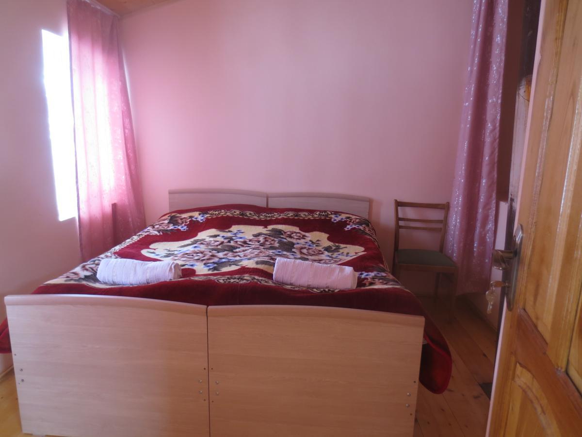 Irma Beso & Aleko Khergianis Guesthouse Mestia Exterior photo