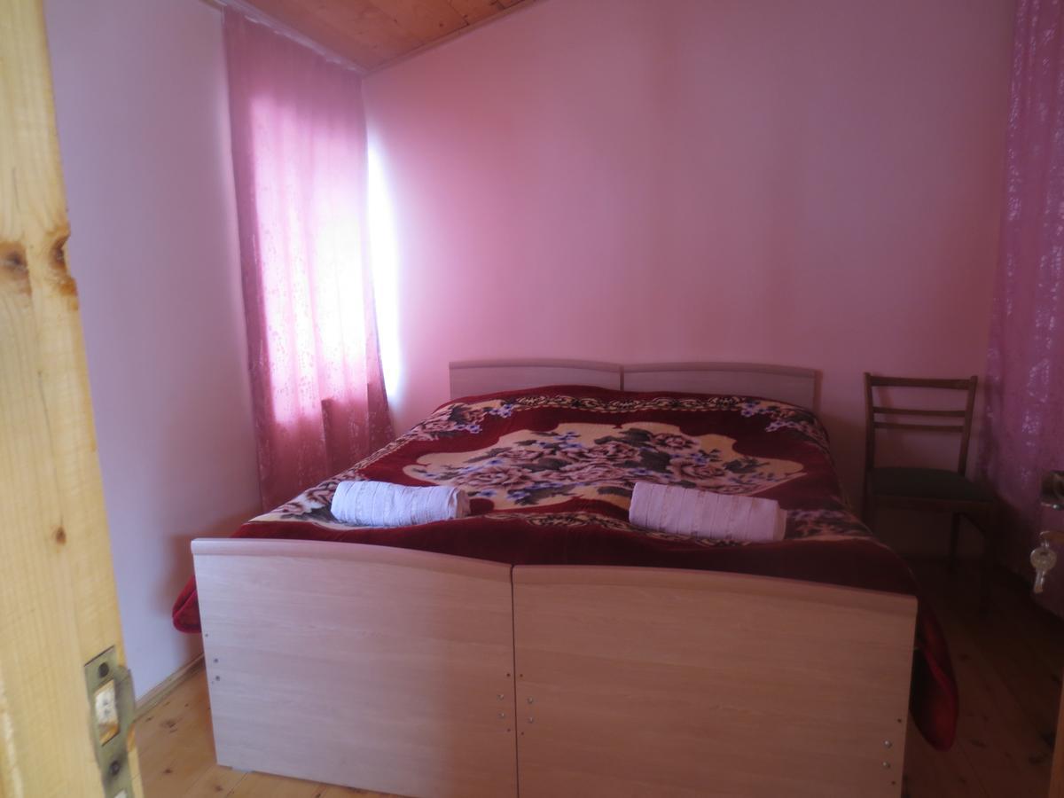 Irma Beso & Aleko Khergianis Guesthouse Mestia Exterior photo
