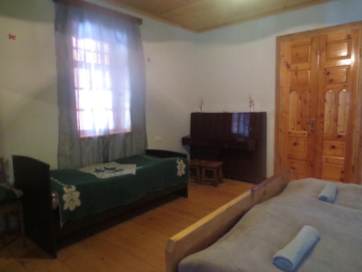 Irma Beso & Aleko Khergianis Guesthouse Mestia Exterior photo