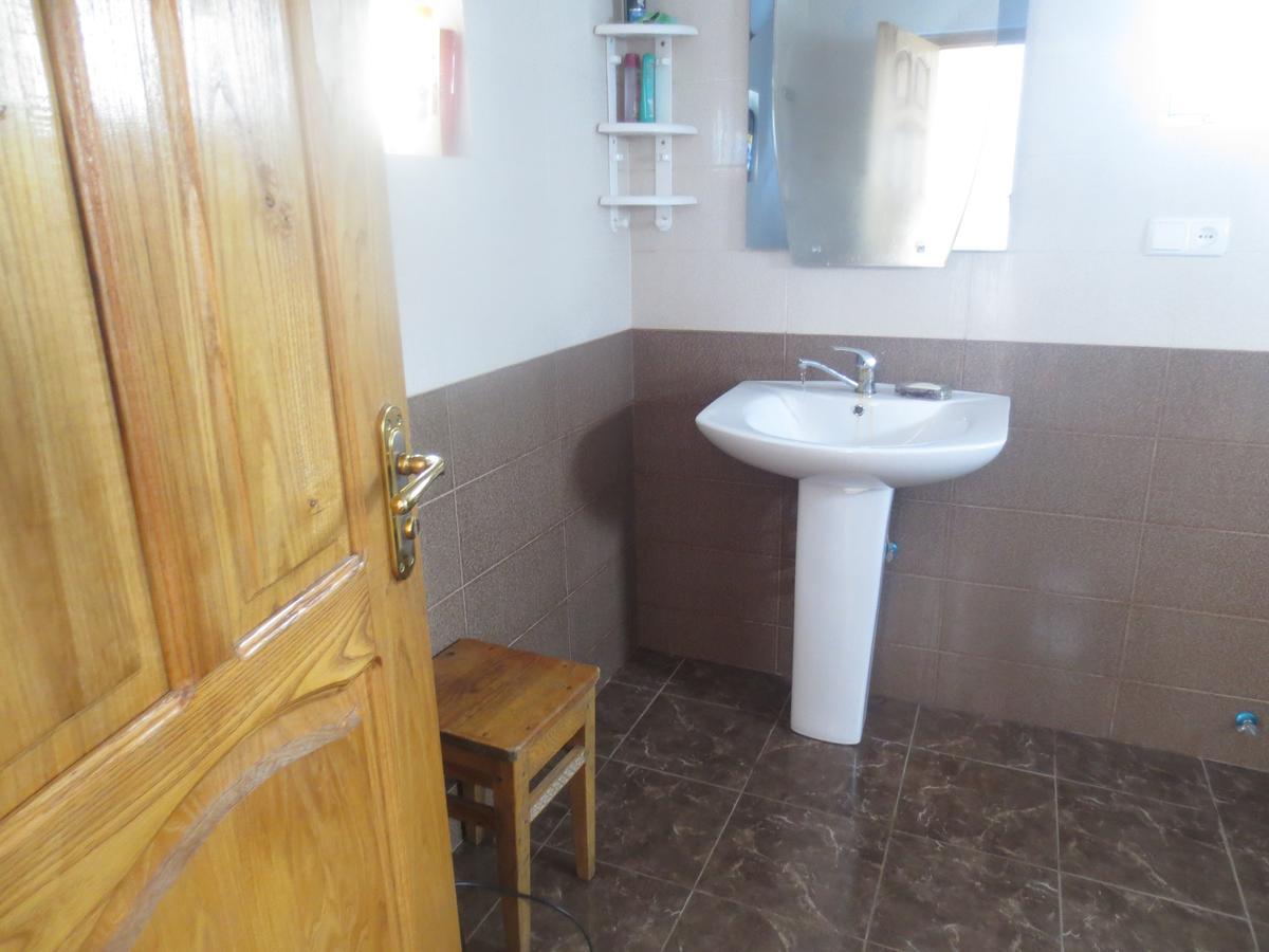 Irma Beso & Aleko Khergianis Guesthouse Mestia Exterior photo